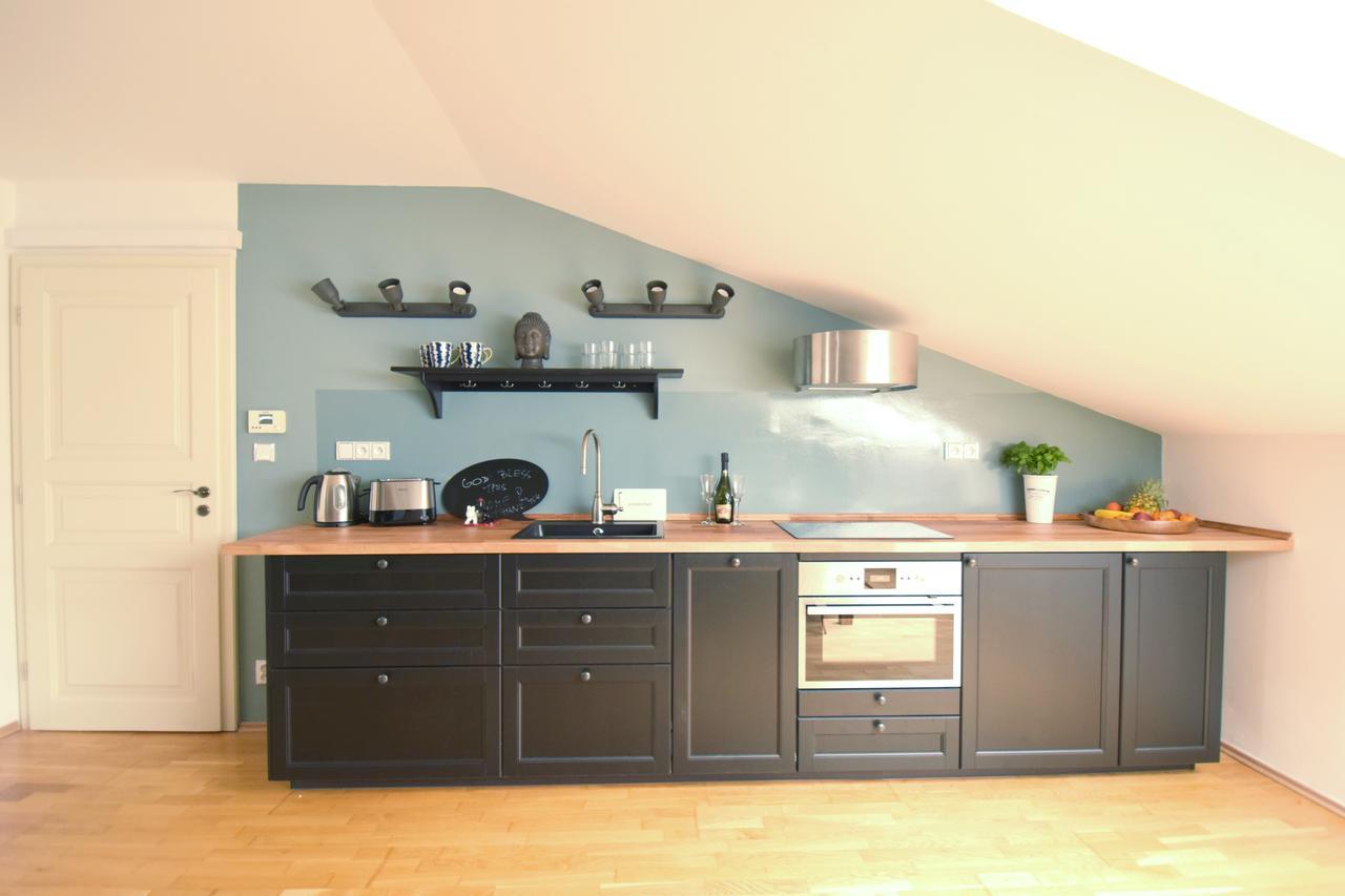 Amazing Angie's Apartment *