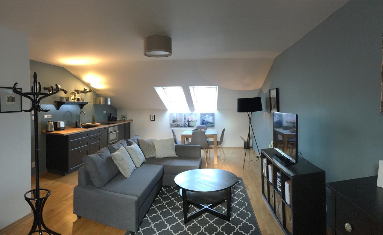 Apartment Amazing Angie's *